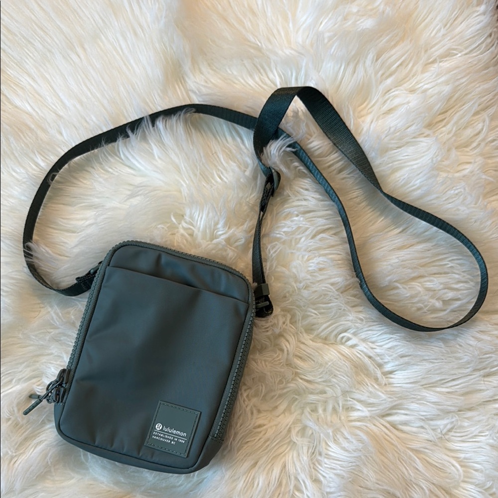 Lululemon Athletica Green Belt Bag Modern and Versatile